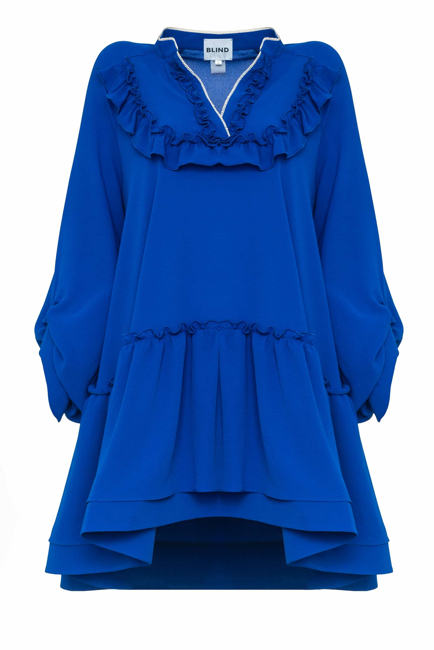 Платье из крепа цвета синий электрик свободного кроя, с воланом